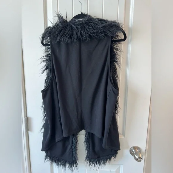 CAbi style #929 Black Infinite Faux Fur Back Vest size M - Picture 3 of 4